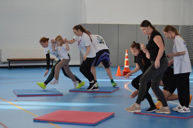 Участковые уполномоченные и жители области приняли участие в эстафете «Семейный патруль» Участковые уполномоченные и жители области приняли участие в эстафете «Семейный патруль»