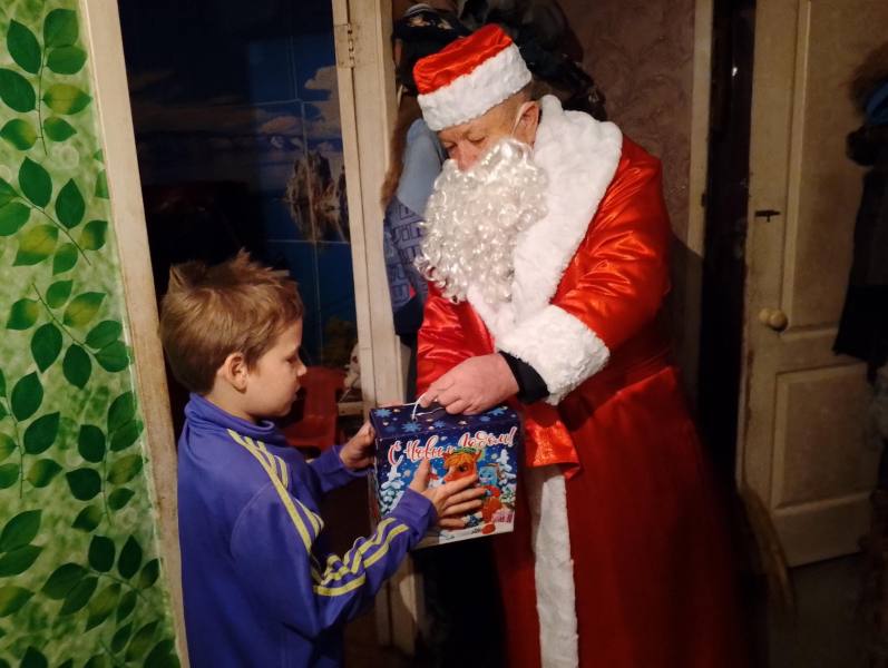 В ЕАО #ПолицейскийДедМороз принес праздник детям Ленинского района В ЕАО #ПолицейскийДедМороз принес праздник детям Ленинского района