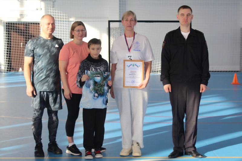 Участковые уполномоченные и жители области приняли участие в эстафете «Семейный патруль» Участковые уполномоченные и жители области приняли участие в эстафете «Семейный патруль»