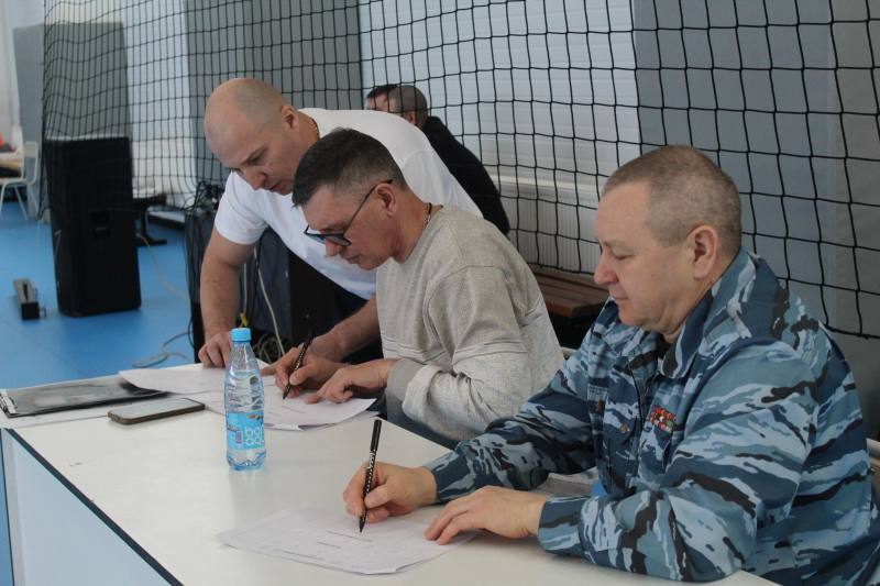 Участковые уполномоченные и жители области приняли участие в эстафете «Семейный патруль» Участковые уполномоченные и жители области приняли участие в эстафете «Семейный патруль»