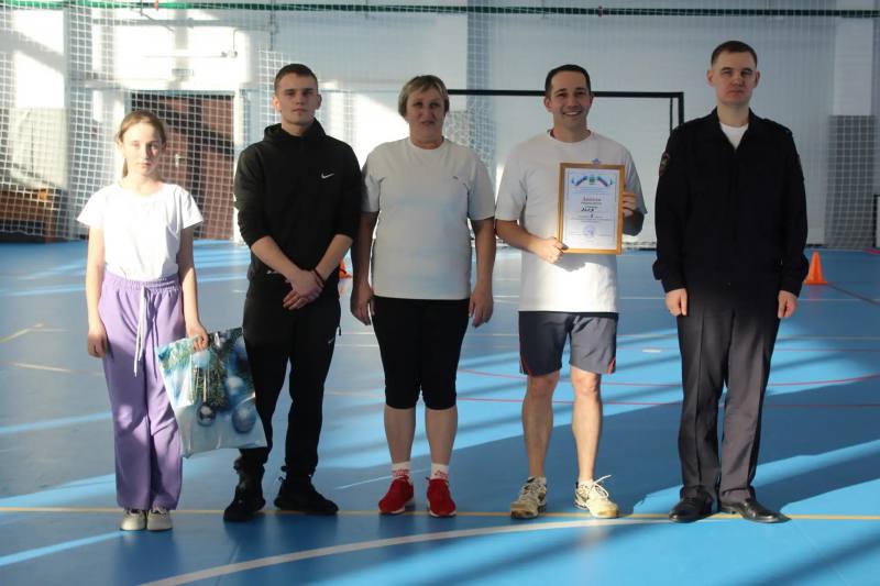 Участковые уполномоченные и жители области приняли участие в эстафете «Семейный патруль» Участковые уполномоченные и жители области приняли участие в эстафете «Семейный патруль»