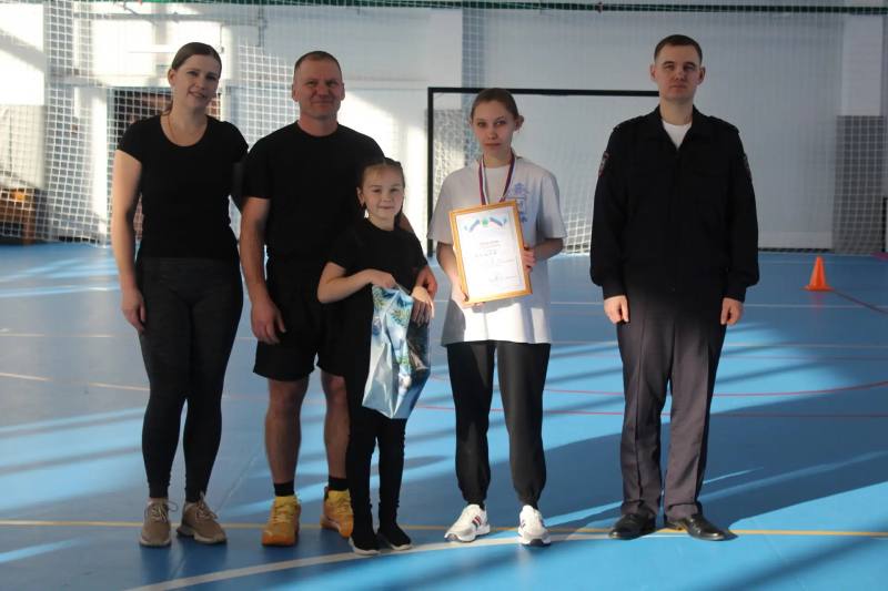 Участковые уполномоченные и жители области приняли участие в эстафете «Семейный патруль» Участковые уполномоченные и жители области приняли участие в эстафете «Семейный патруль»