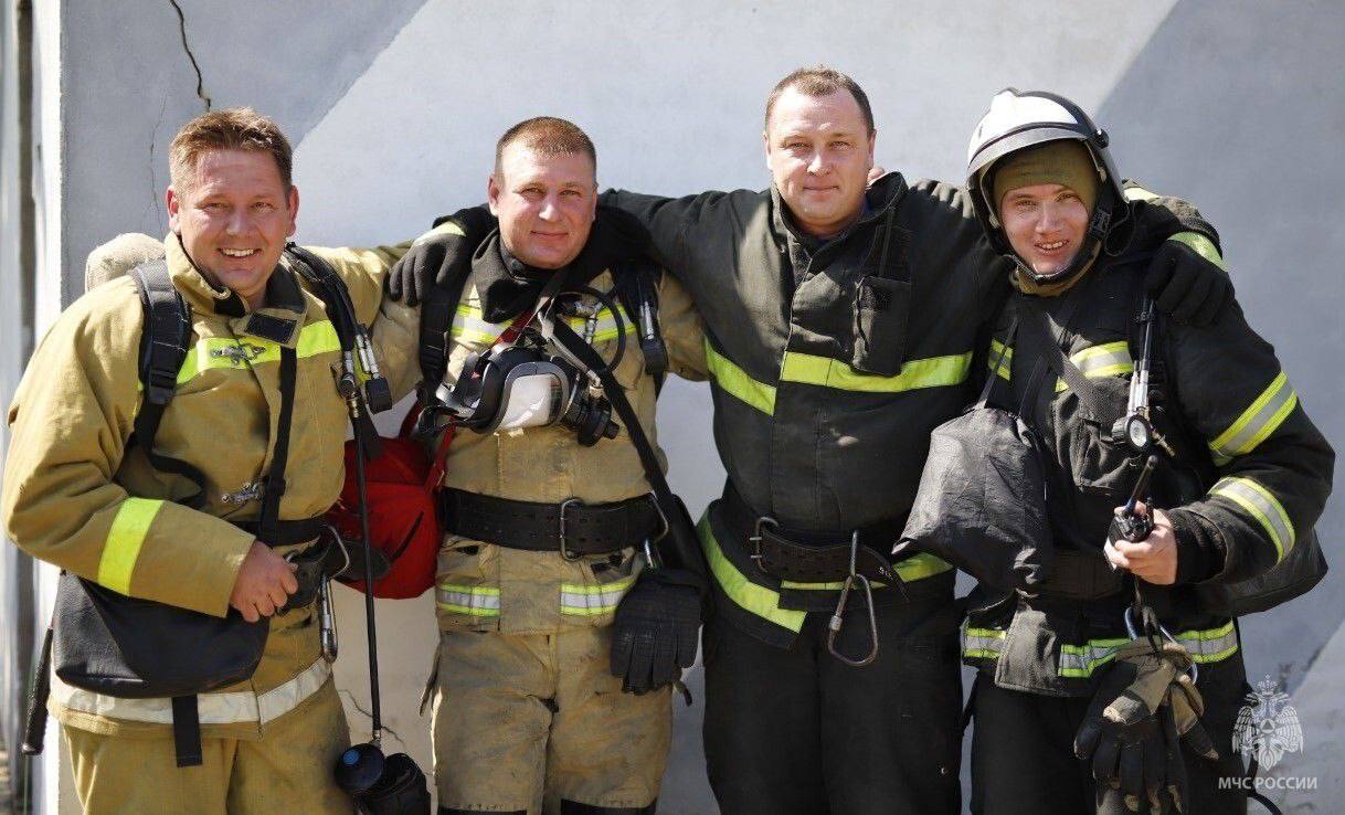 Доброе утро, друзья!. В минувшие сутки пожарные тушили неэксплуатируемое помещение в Биробиджане