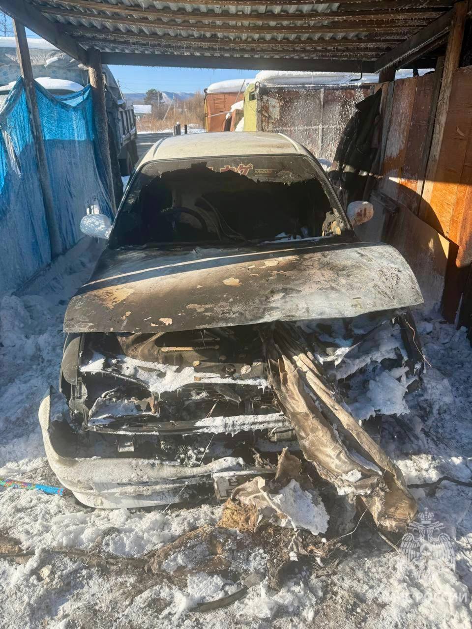 Спалил дотла Тойоту сына. Пожар вспыхнул в п. Кульдур