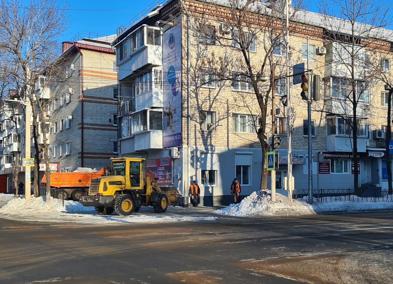 Коммунальные службы Биробиджана продолжают комплексную уборку улиц