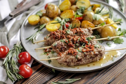 Сочное люля-кебаб с хрустящим картофелем