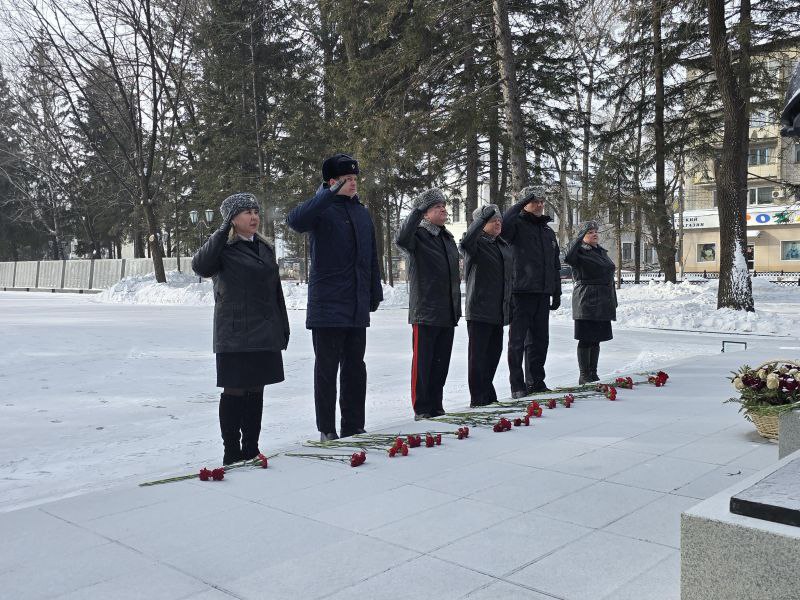 В рамках заседания коллегии руководство УМВД России по Еврейской автономной области возложило цветы к памятнику «Матерям Победителей» В рамках заседания коллегии руководство УМВД России по Еврейской автономной области возложило цветы к памятнику «Матерям Победителей»