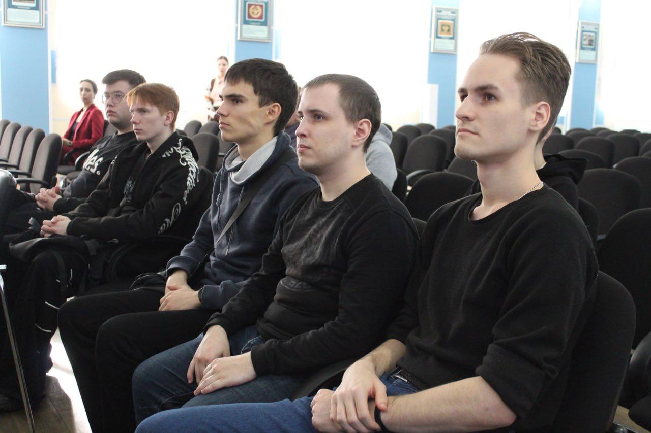 Акция «Студенческий десант» продолжает знакомить ребят из ЕАО с деятельностью полиции Акция «Студенческий десант» продолжает знакомить ребят из ЕАО с деятельностью полиции