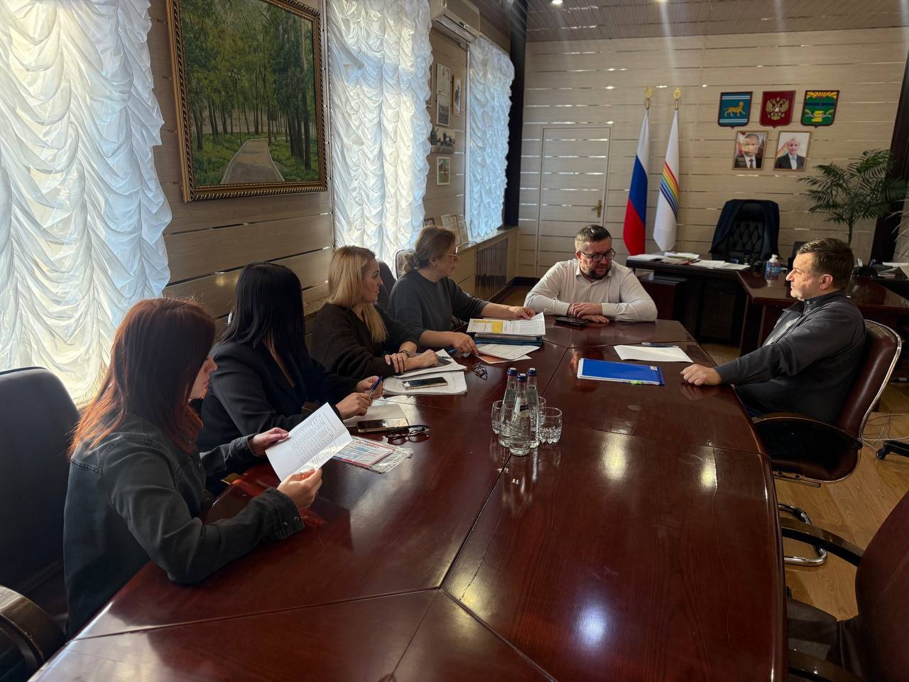 В рамках подготовки к предстоящим дополнительным выборам депутата Собрания депутатов Биджанского сельского поселения пятого созыва председатель избирательной комиссии Еврейской автономной области Ольга Бабий провела рабочий...