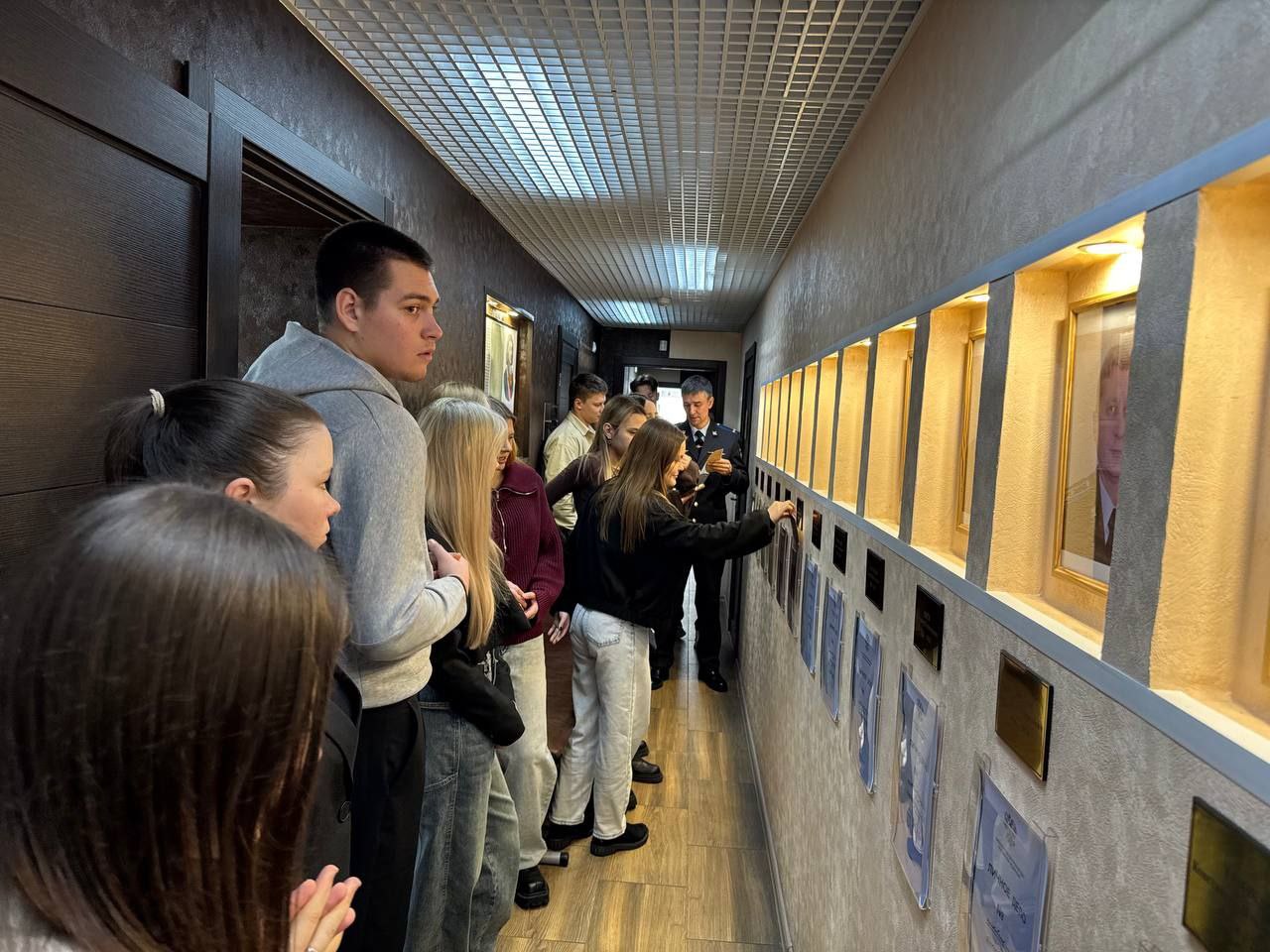 В рамках всероссийской акции студенческий десант высадился в гостях у следователей В рамках всероссийской акции студенческий десант высадился в гостях у следователей