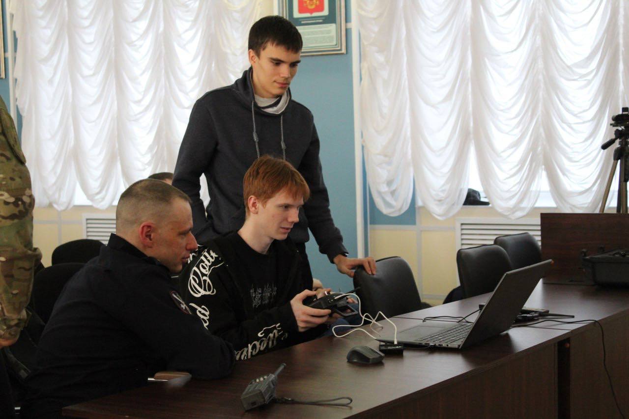 Акция «Студенческий десант» продолжает знакомить ребят из ЕАО с деятельностью полиции Акция «Студенческий десант» продолжает знакомить ребят из ЕАО с деятельностью полиции