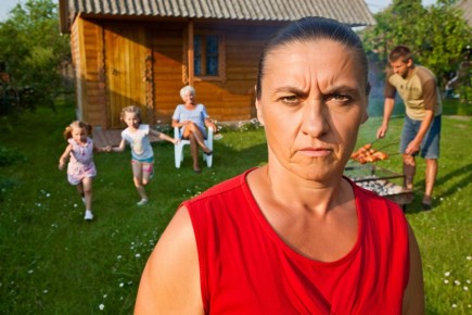 Когда помощников не хватает: конфликт на даче