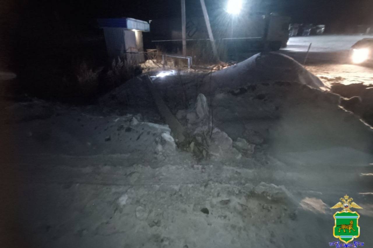 В ЕАО НЕИЗВЕСТНЫЙ ВОДИТЕЛЬ НАЕХАЛ НА ОПОРУ ЛЭП И СКРЫЛСЯ