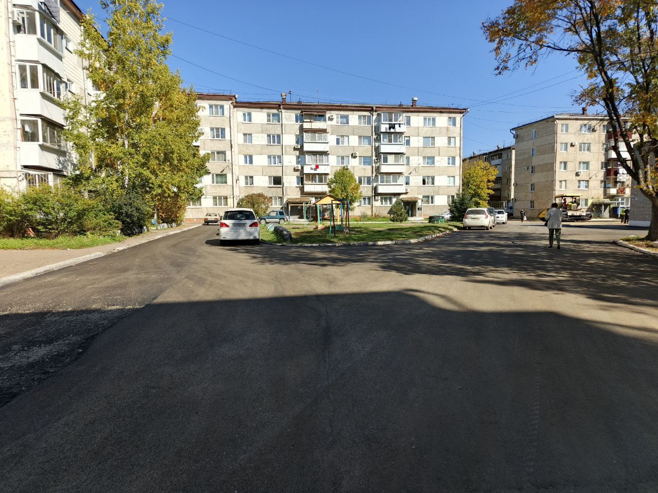 За три года новый асфальт получили междворовые проезды в микрорайонах Биробиджана За три года новый асфальт получили междворовые проезды в микрорайонах Биробиджана