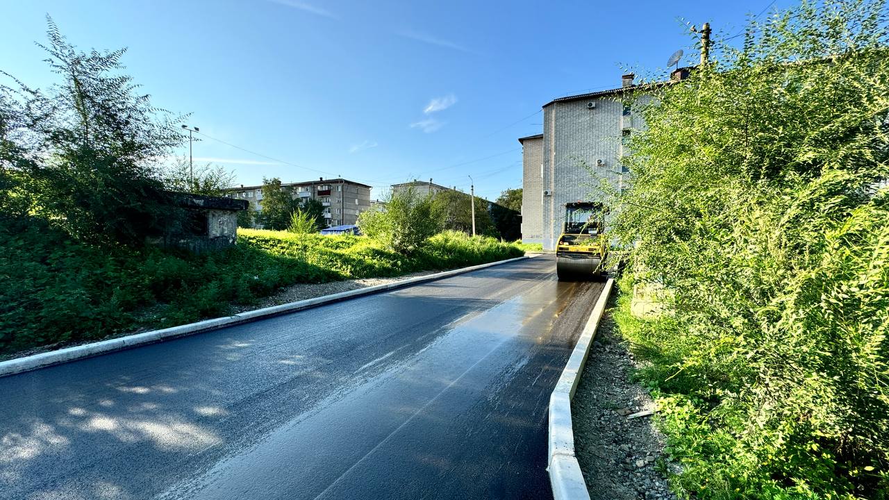 За три года новый асфальт получили междворовые проезды в микрорайонах Биробиджана За три года новый асфальт получили междворовые проезды в микрорайонах Биробиджана