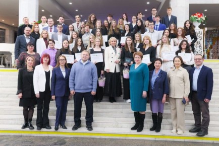 В Еврейской автономной области состоялось торжественное вручение губернаторских премий молодежи