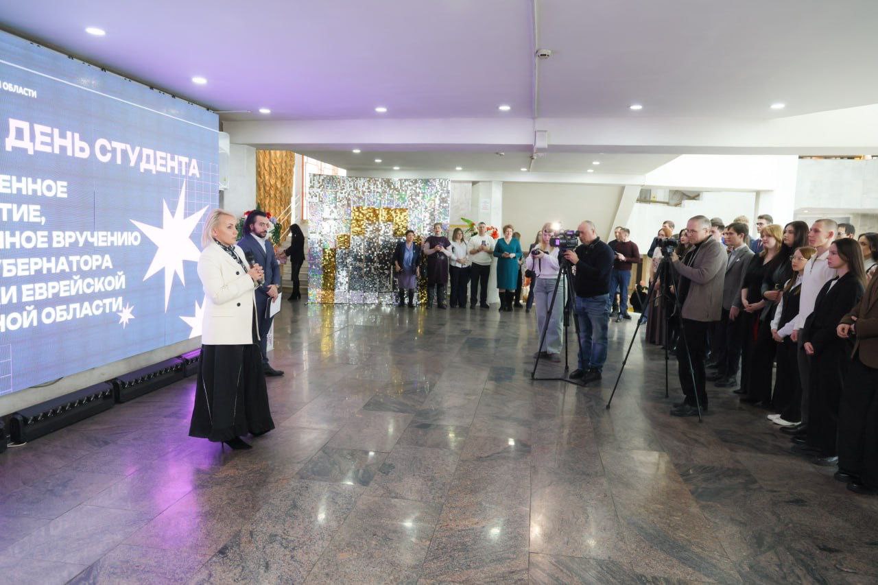 В Еврейской автономной области состоялось торжественное вручение губернаторских премий молодежи В Еврейской автономной области состоялось торжественное вручение губернаторских премий молодежи