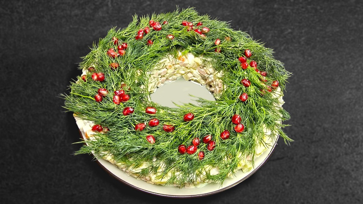 Оливье в виде рождественского венка: как преобразить привычный салат