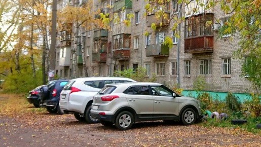 Запрет парковки под окнами: как новые правила 2026 года дают реальную защиту жителям