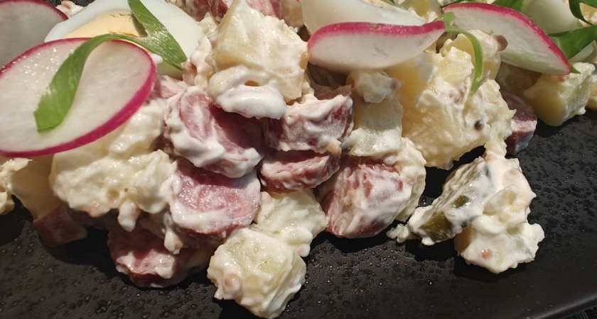 Секрет идеального оливье: как варить картошку в мундире для новогоднего стола