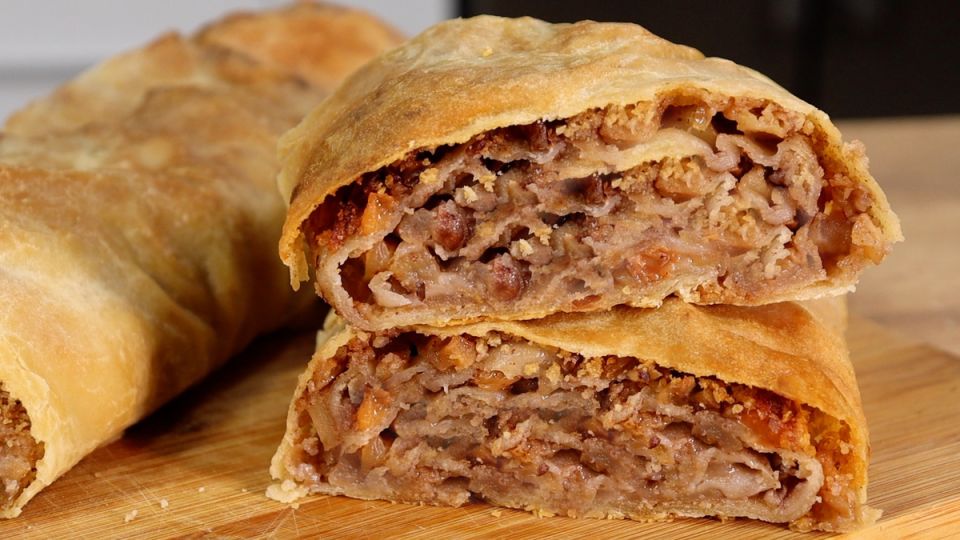 Как испечь яблочный штрудель: секреты тонкого теста и вкусной начинки