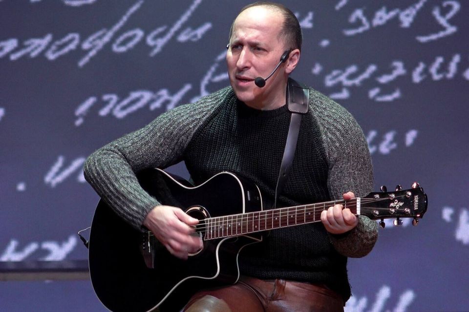 МОНОСПЕКТАКЛЬ ПРЕДСТАВИЛ ВАДИМ РАДОМЫСЛЬСКИЙ В БИРОБИДЖАНЕ