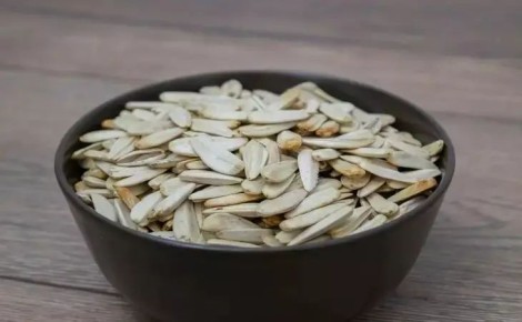 Можно ли есть семена подсолнечника, тыквы и льна одновременно: что важно знать