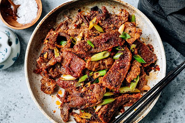 Сычуаньская хрустящая говядина: пять ингредиентов и максимальный вкус
