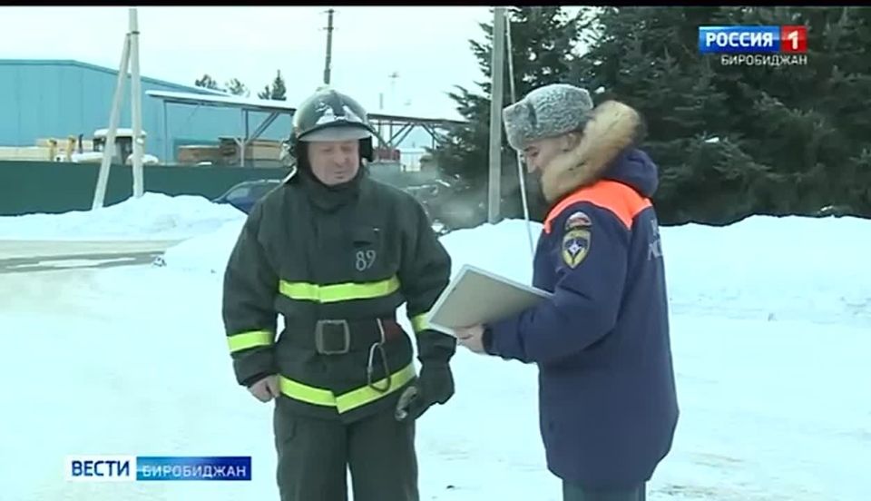 С соблюдением традиций проводили на заслуженный отдых коллегу биробиджанские огнеборцы