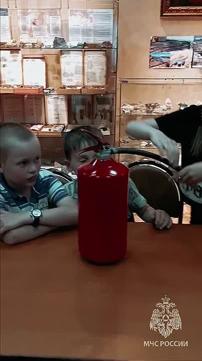 Огнетушителю - 163 года. 7 февраля считается днём создания одного из главных помощников в ликвидации бытовых пожаров - огнетушителя