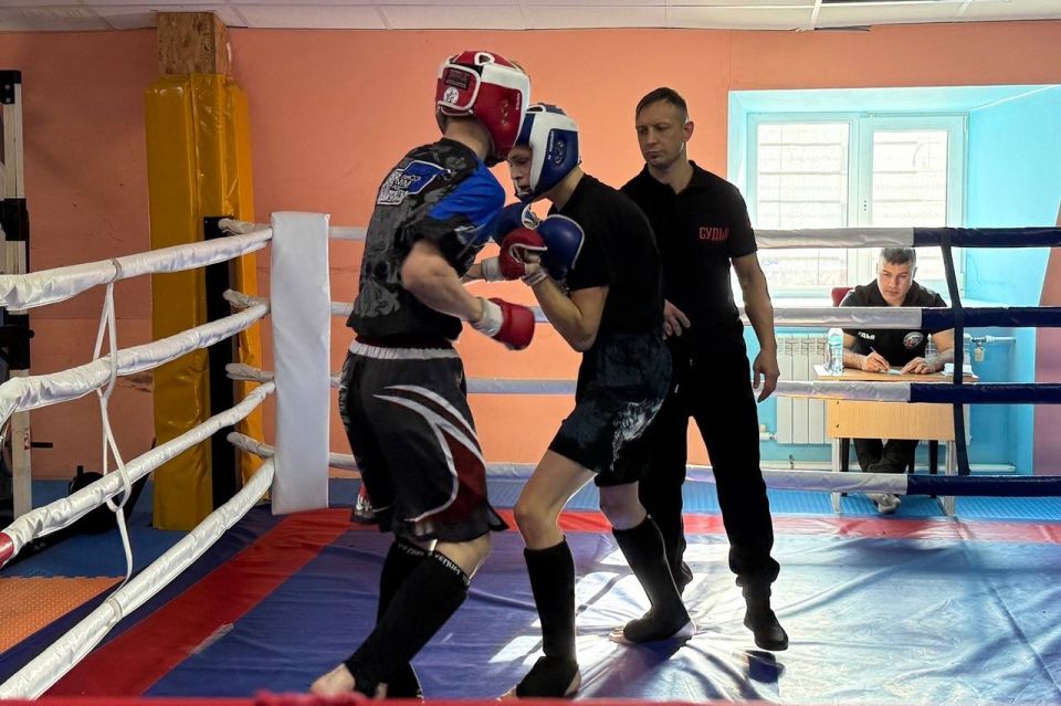 В бойцовском клубе «Арена» г. Биробиджана завершились Чемпионат и Первенство ЕАО по смешанному боевому единоборству (ММА)