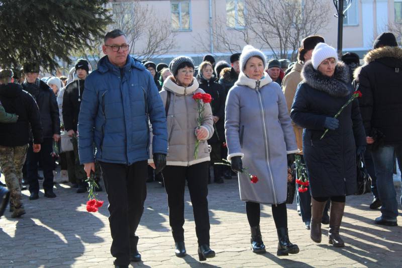 В Биробиджане полицейские, ветераны органов внутренних дел и общественники почтили память воинов-интернационалистов В Биробиджане полицейские, ветераны органов внутренних дел и общественники почтили память воинов-интернационалистов