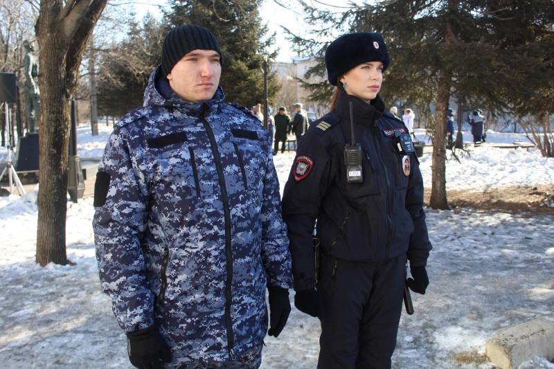 В Биробиджане полицейские, ветераны органов внутренних дел и общественники почтили память воинов-интернационалистов В Биробиджане полицейские, ветераны органов внутренних дел и общественники почтили память воинов-интернационалистов