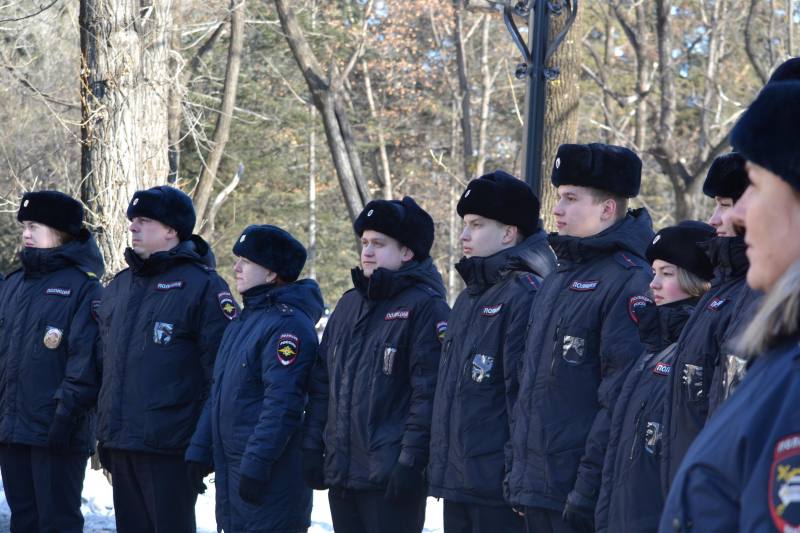 В Биробиджане полицейские, ветераны органов внутренних дел и общественники почтили память воинов-интернационалистов В Биробиджане полицейские, ветераны органов внутренних дел и общественники почтили память воинов-интернационалистов