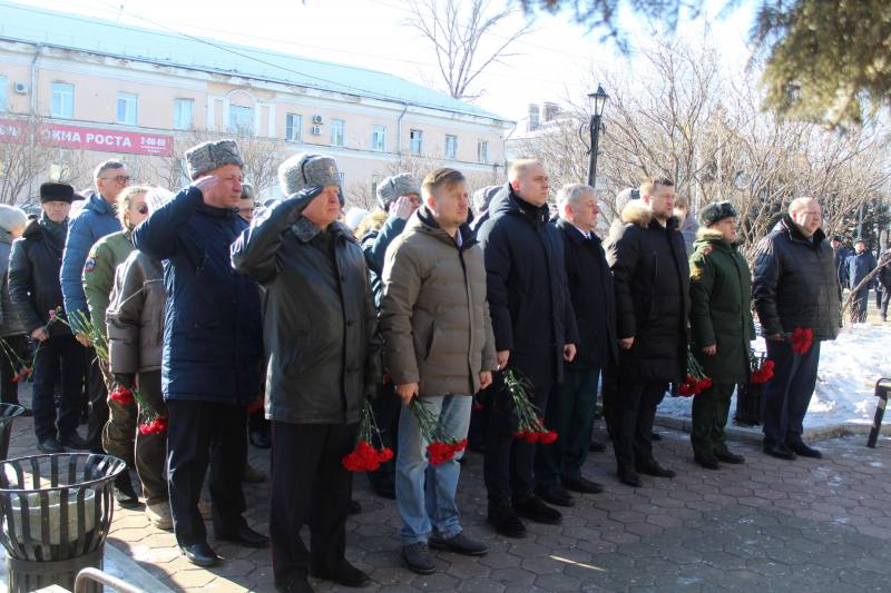 В Биробиджане полицейские, ветераны органов внутренних дел и общественники почтили память воинов-интернационалистов В Биробиджане полицейские, ветераны органов внутренних дел и общественники почтили память воинов-интернационалистов