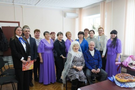 Сегодня особенный день для замечательной семьи из Октябрьского района! Лопатин Владимир Геннадьевич и Лопатина Вера Николаевна празднуют золотую свадьбу — 50 лет совместной жизни