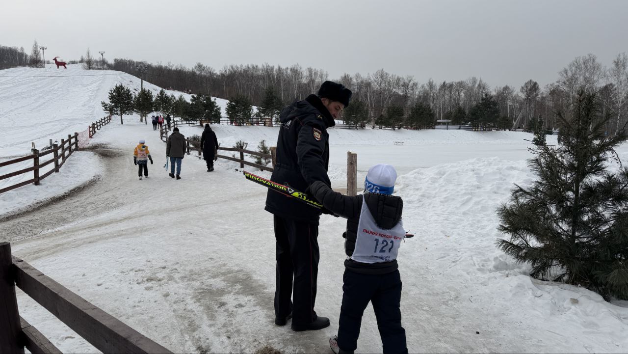 В ЕАО полицейские присоединились к Всероссийскому забегу «Лыжня России-2026» В ЕАО полицейские присоединились к Всероссийскому забегу «Лыжня России-2026»