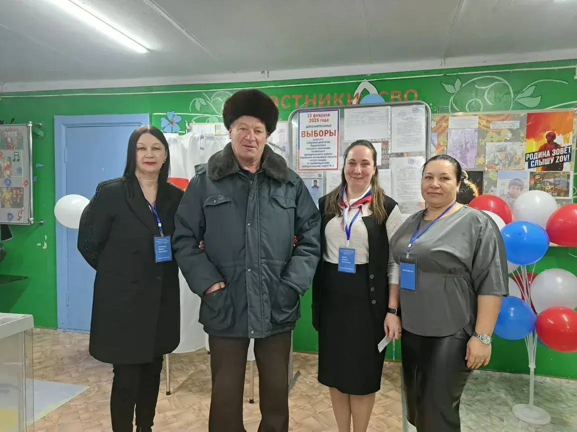 На избирательный участок №119 сегодня пришли не просто избиратели, а целый класс со своим классным руководителем! На избирательный участок №119 сегодня пришли не просто избиратели, а целый класс со своим классным руководителем!