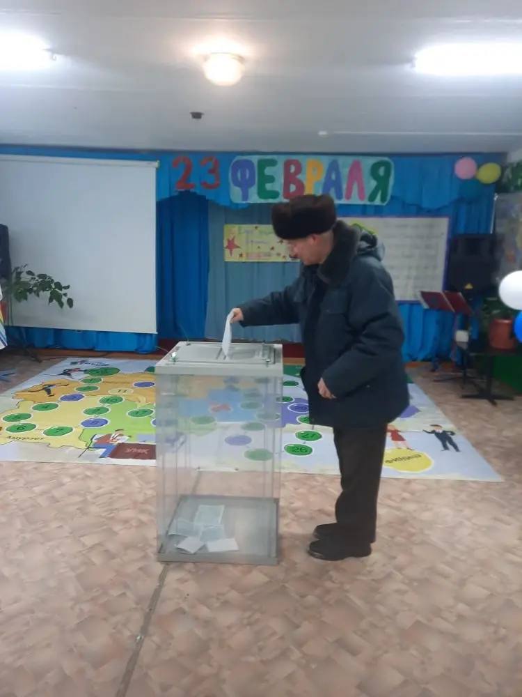 На избирательный участок №119 сегодня пришли не просто избиратели, а целый класс со своим классным руководителем! На избирательный участок №119 сегодня пришли не просто избиратели, а целый класс со своим классным руководителем!