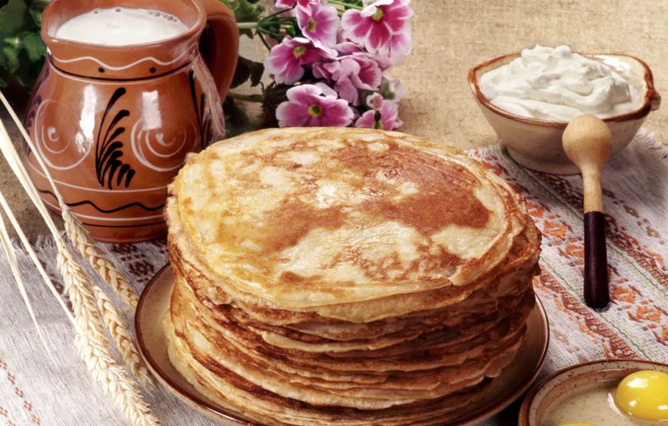 Масленица 2026: когда печь блины и какие начинки принесут удачу