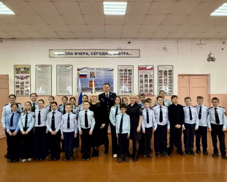 Руководитель следственного управления УМВД России по ЕАО рассказал школьникам о важной роли каждого гражданина в укреплении мира