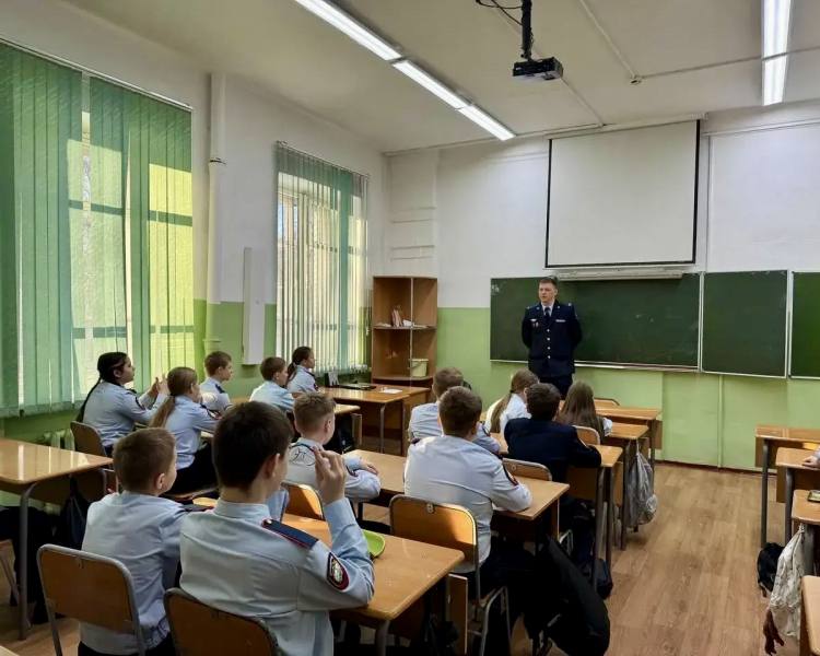 Руководитель следственного управления УМВД России по ЕАО рассказал школьникам о важной роли каждого гражданина в укреплении мира Руководитель следственного управления УМВД России по ЕАО рассказал школьникам о важной роли каждого гражданина в укреплении мира