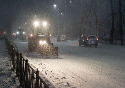 В Биробиджане продолжается комплексная уборка улиц от снега