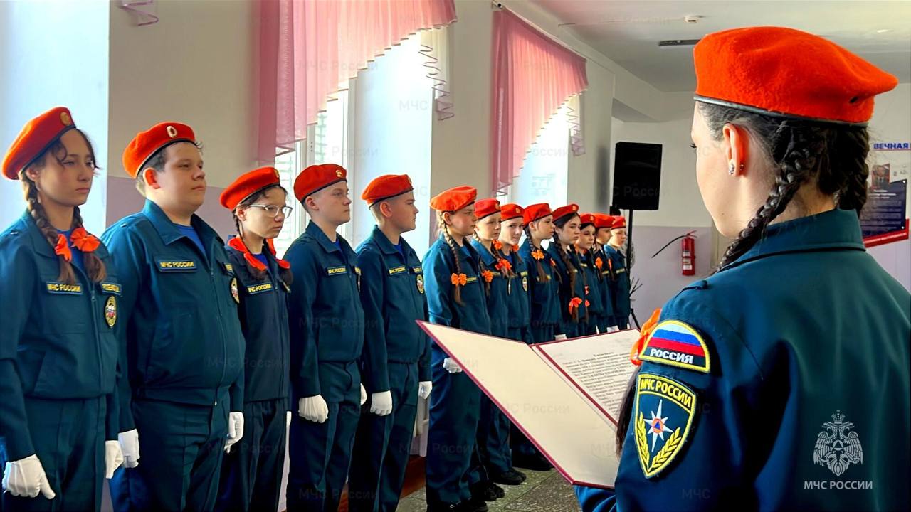 Горячие сердца кадет: юные спасатели из Биробиджана приняли присягу Горячие сердца кадет: юные спасатели из Биробиджана приняли присягу