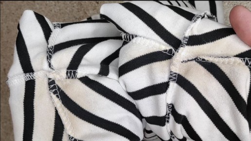 Как легко избавиться от желтых пятен пота на одежде в домашних условиях