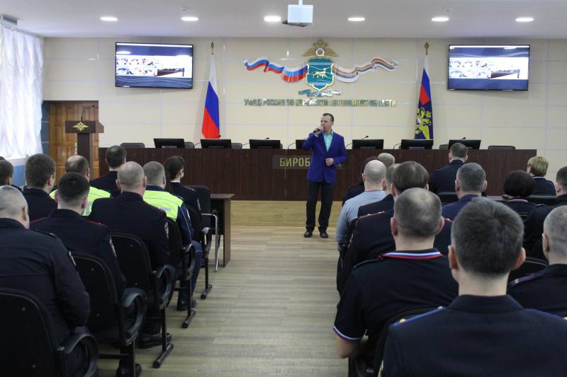 В УМВД России по ЕАО состоялось торжественное мероприятие, посвященное Дню защитника Отечества В УМВД России по ЕАО состоялось торжественное мероприятие, посвященное Дню защитника Отечества