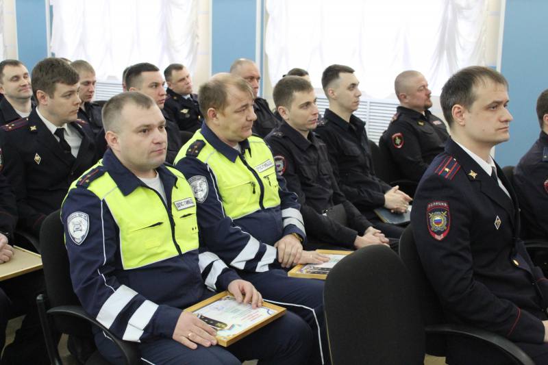 В УМВД России по ЕАО состоялось торжественное мероприятие, посвященное Дню защитника Отечества В УМВД России по ЕАО состоялось торжественное мероприятие, посвященное Дню защитника Отечества