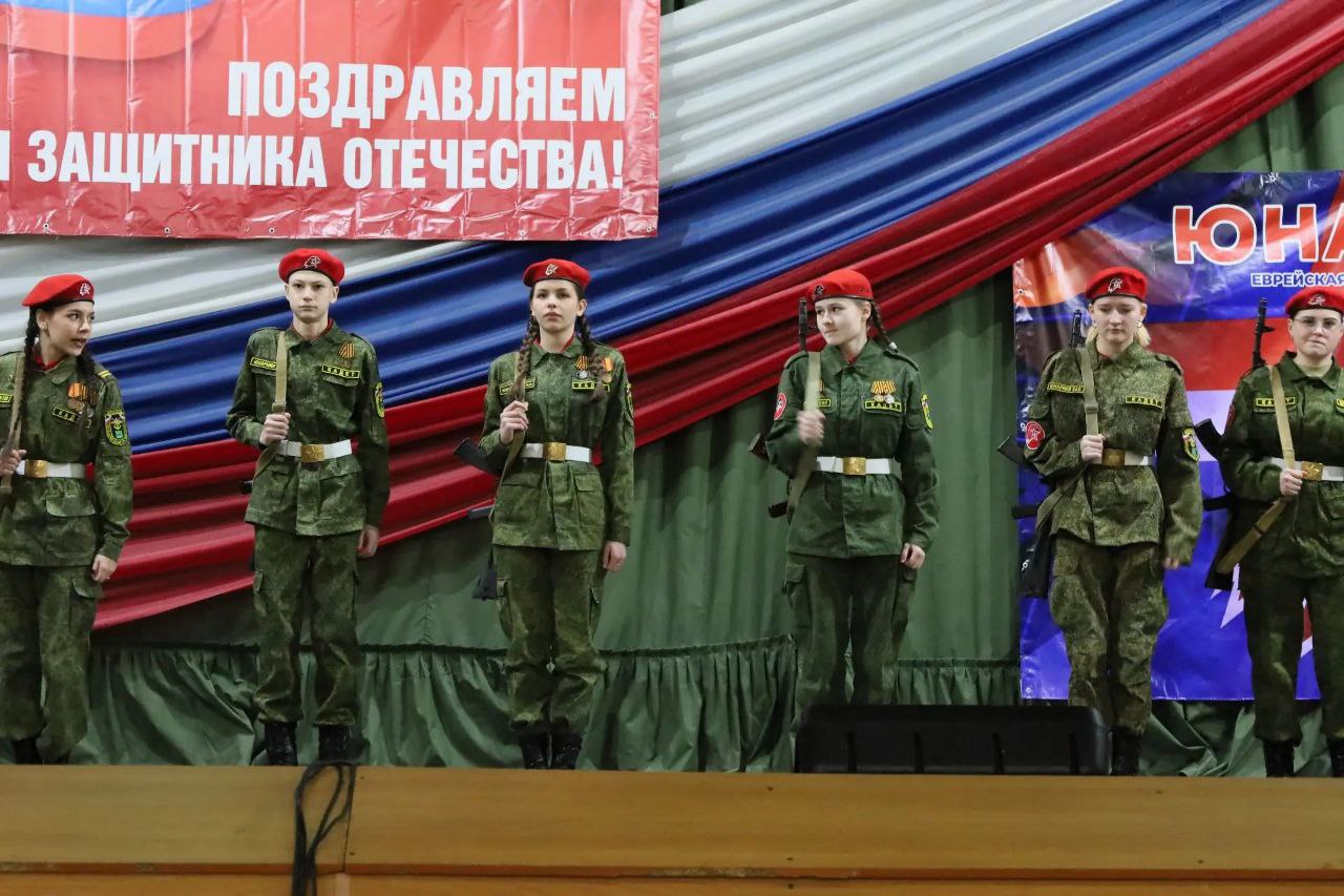 Лучших юнармейцев и наставников наградили благодарственными письмами городской Думы Биробиджана Лучших юнармейцев и наставников наградили благодарственными письмами городской Думы Биробиджана