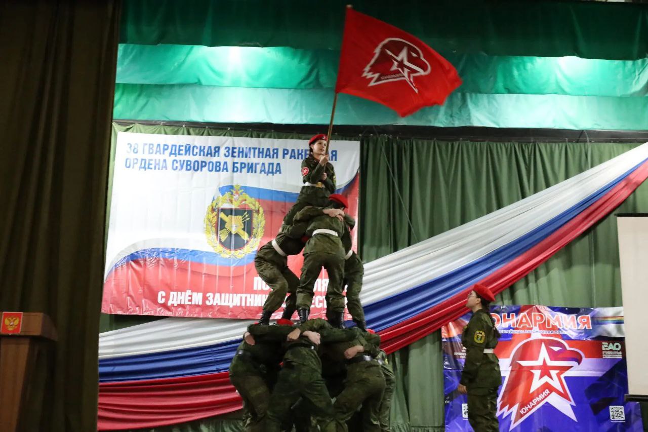 Лучших юнармейцев и наставников наградили благодарственными письмами городской Думы Биробиджана Лучших юнармейцев и наставников наградили благодарственными письмами городской Думы Биробиджана