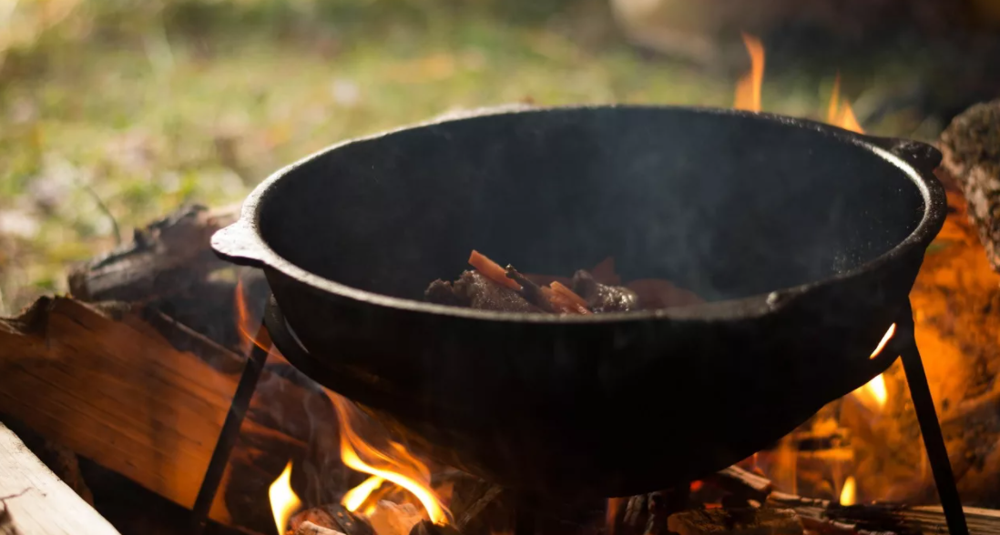 Как правильно подготовить чугунный казан к первому использованию